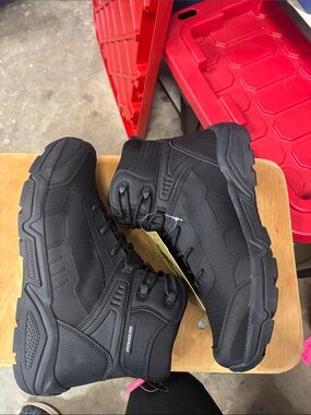 Free soldier size 10 NWT boots